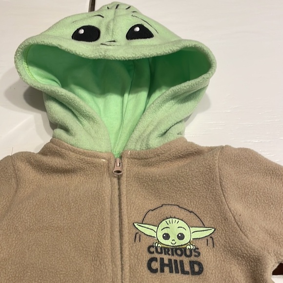0-3 months Star Wars Baby Yoda The Child Mandolorian footed footies onesie - Picture 2 of 12